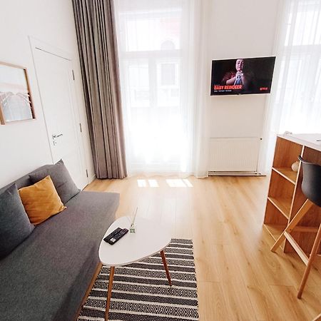 Fly Residence Arad Buitenkant foto