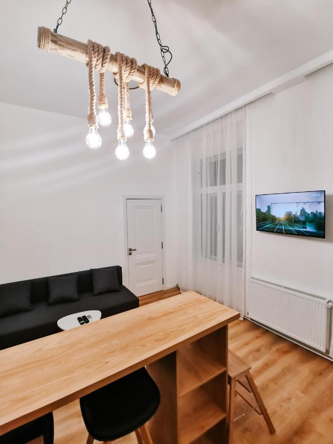 Fly Residence Arad Buitenkant foto