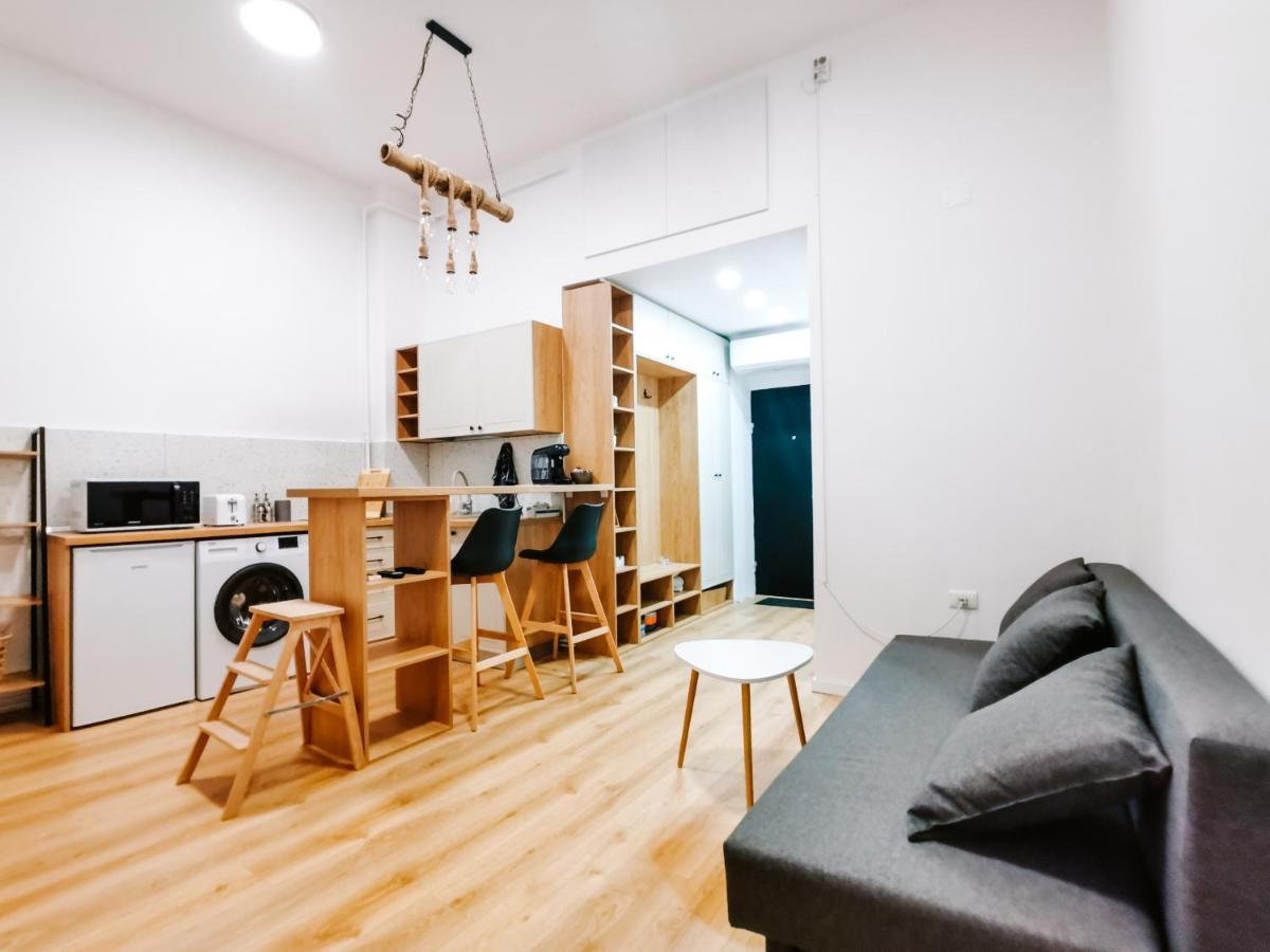 Fly Residence Arad Buitenkant foto