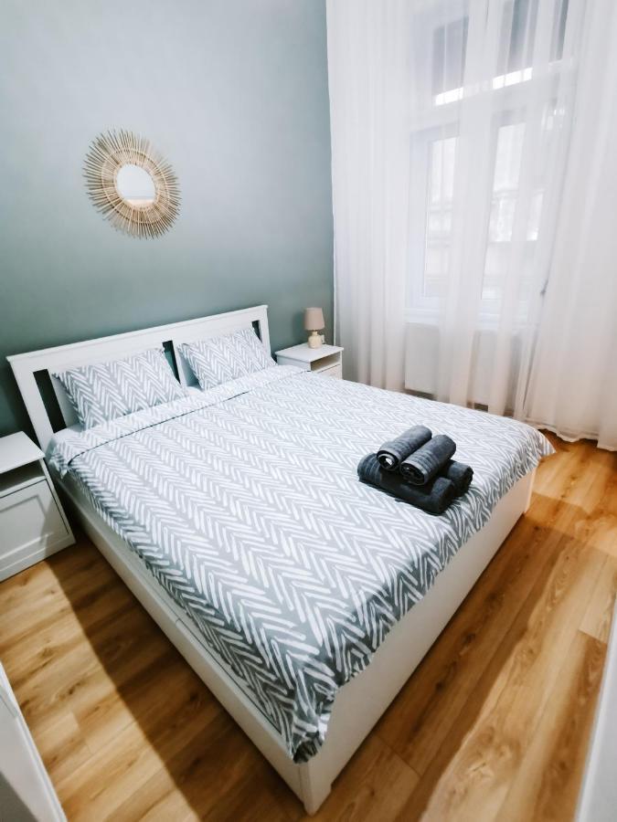 Fly Residence Arad Buitenkant foto