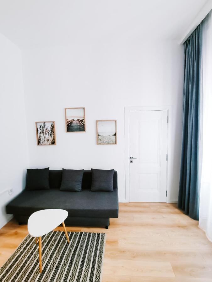Fly Residence Arad Buitenkant foto