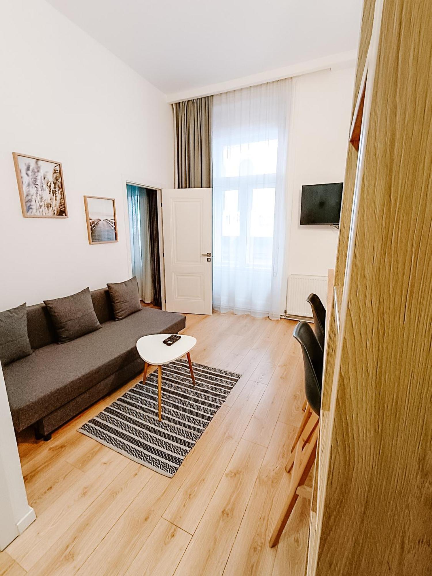 Fly Residence Arad Buitenkant foto