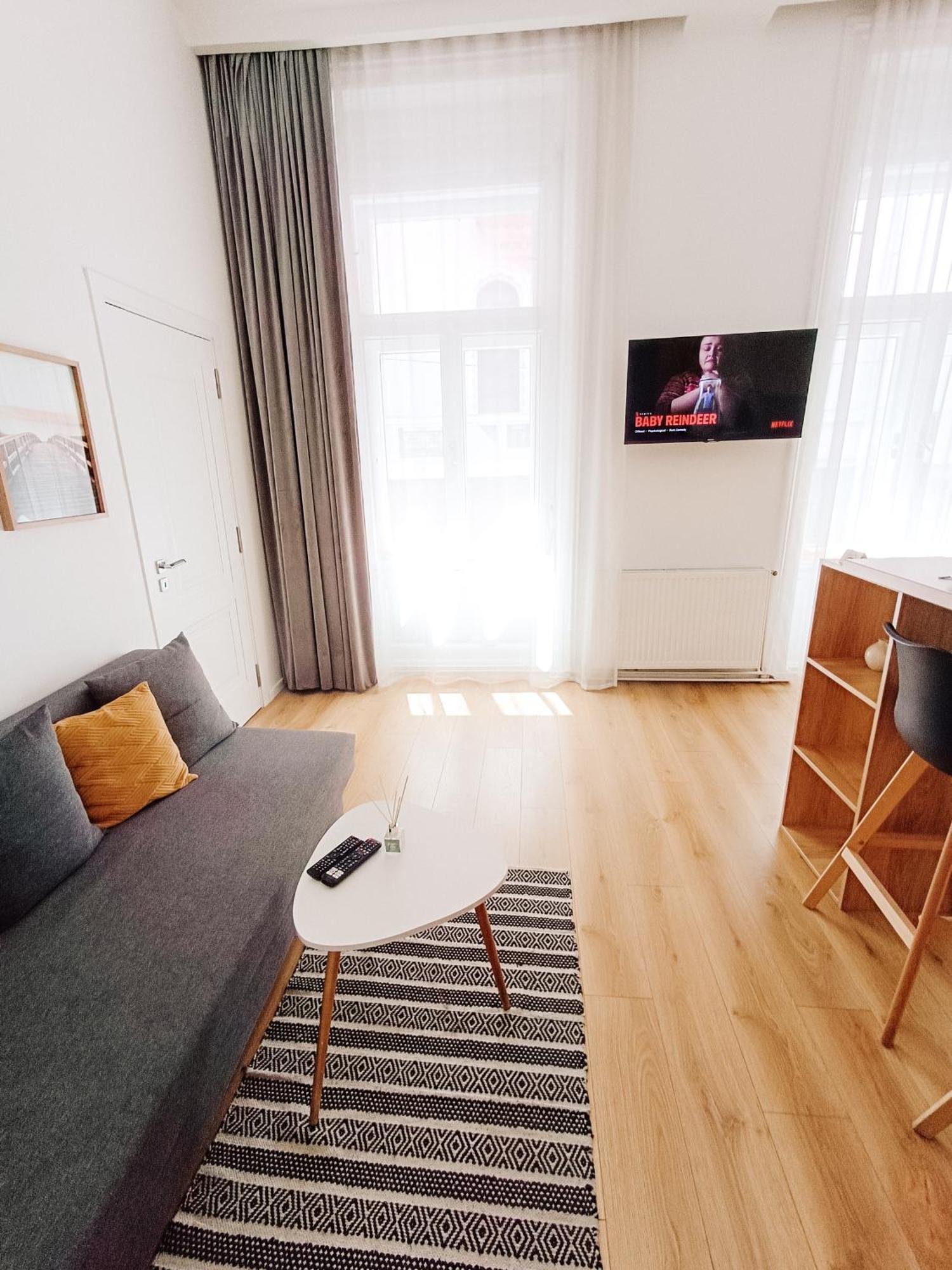 Fly Residence Arad Buitenkant foto